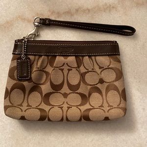 Coach Wristlet (Brown)